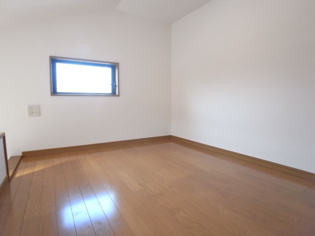 Other room space. loft