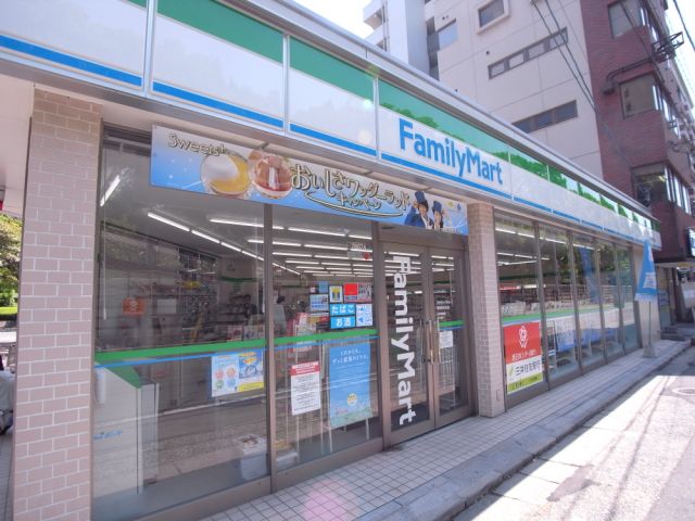 Convenience store. 140m to Family Mart (convenience store)