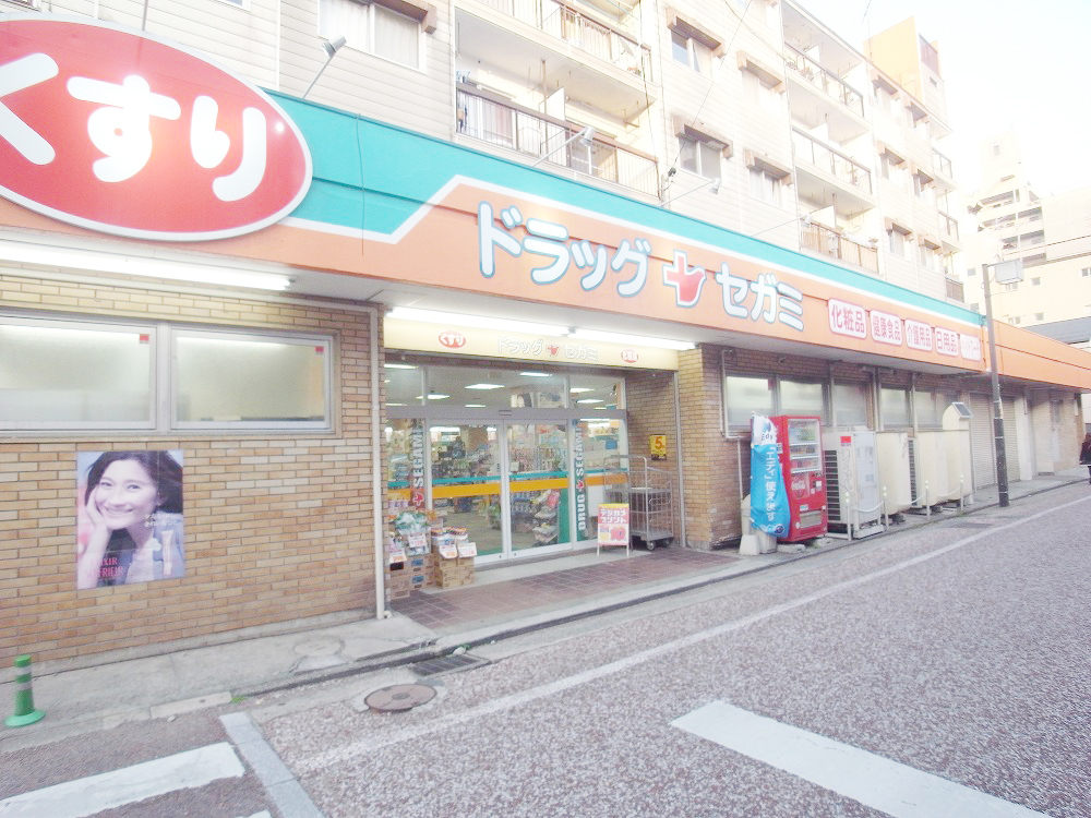 Dorakkusutoa. To drag Segami (drugstore) 500m