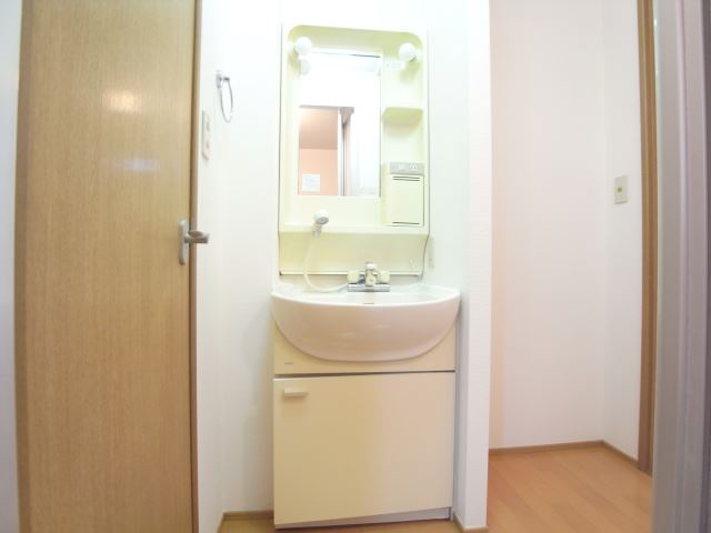 Washroom. Independent wash basin