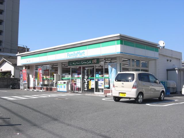 Convenience store. 540m to Family Mart (convenience store)