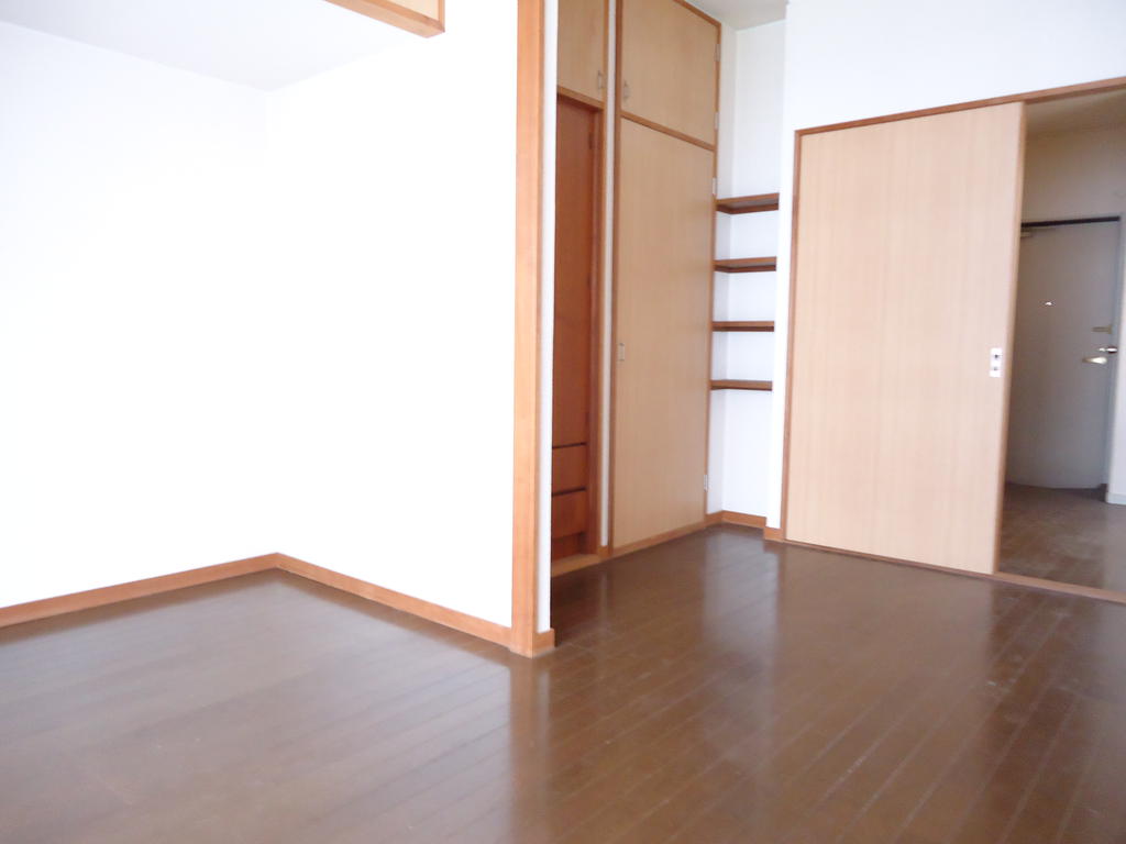 Living and room. Luxury 9 pledge is to one person living ☆