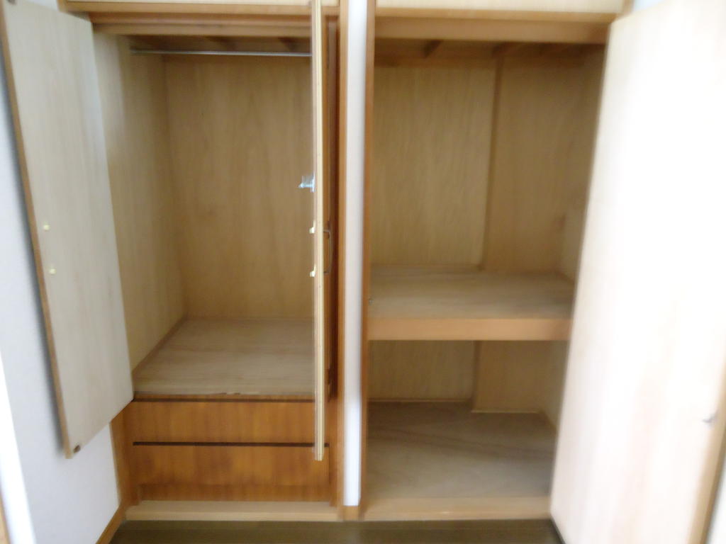 Receipt. Storage is also recommended for those spacious with large luggage! !