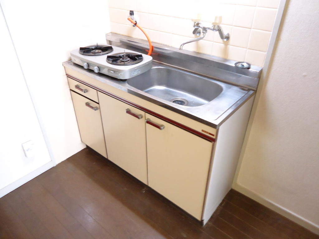 Kitchen. Two-burner stove is can be installed