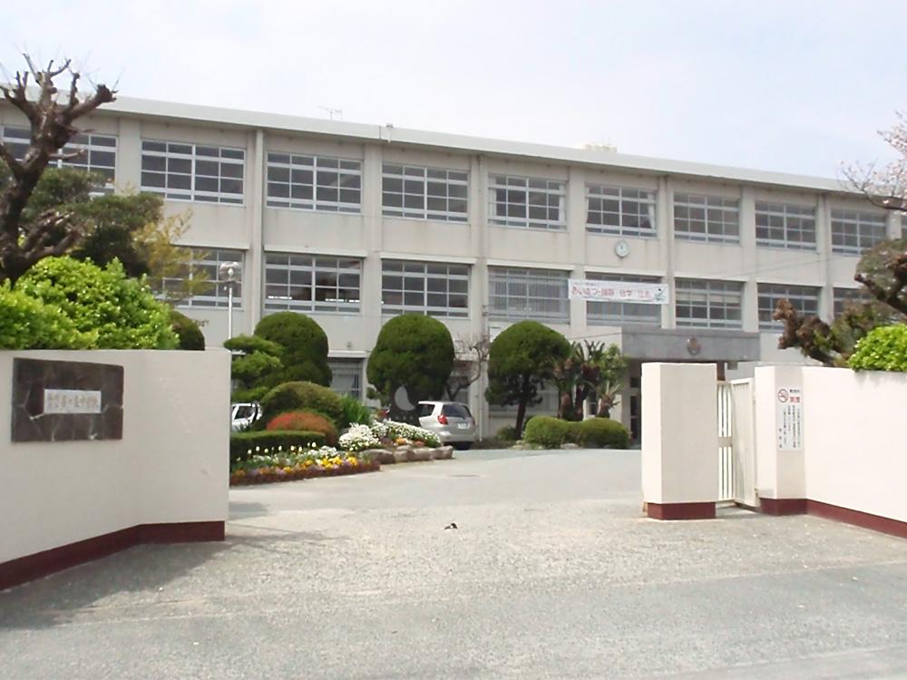 Junior high school. 1512m to Fukuoka Municipal Tatara junior high school