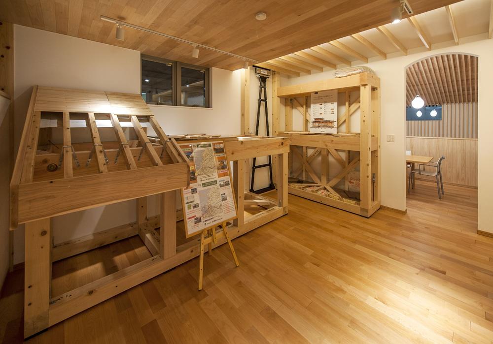 exhibition hall / Showroom. hit Kashiihama exhibition hall Structure Corner You can see the structure of the Tanigawa construction