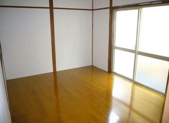 Living and room. Day is also good