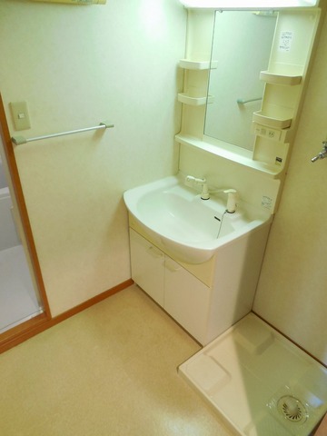 Other room space. Basin dressing room with Shandore