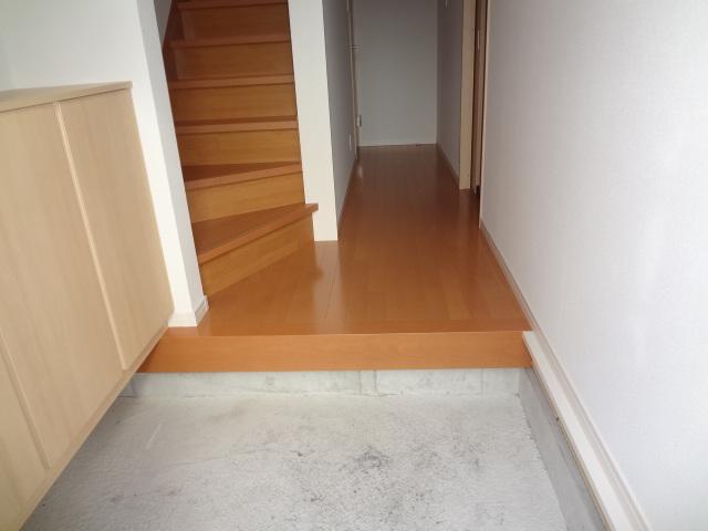 Entrance. Entrance (mid-December is scheduled to be completed)