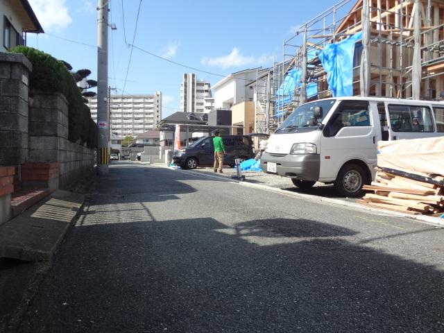 Local photos, including front road. Completed including Exterior is a mid-December, The building can be completed already preview! Come please visit!