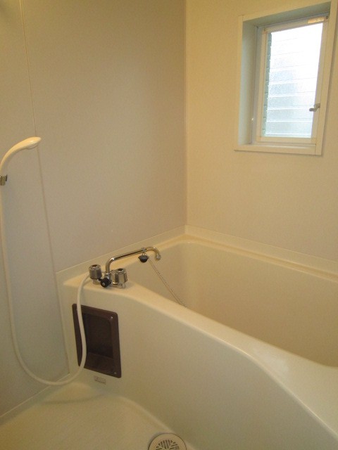 Bath. There is a window in the bath ☆ 