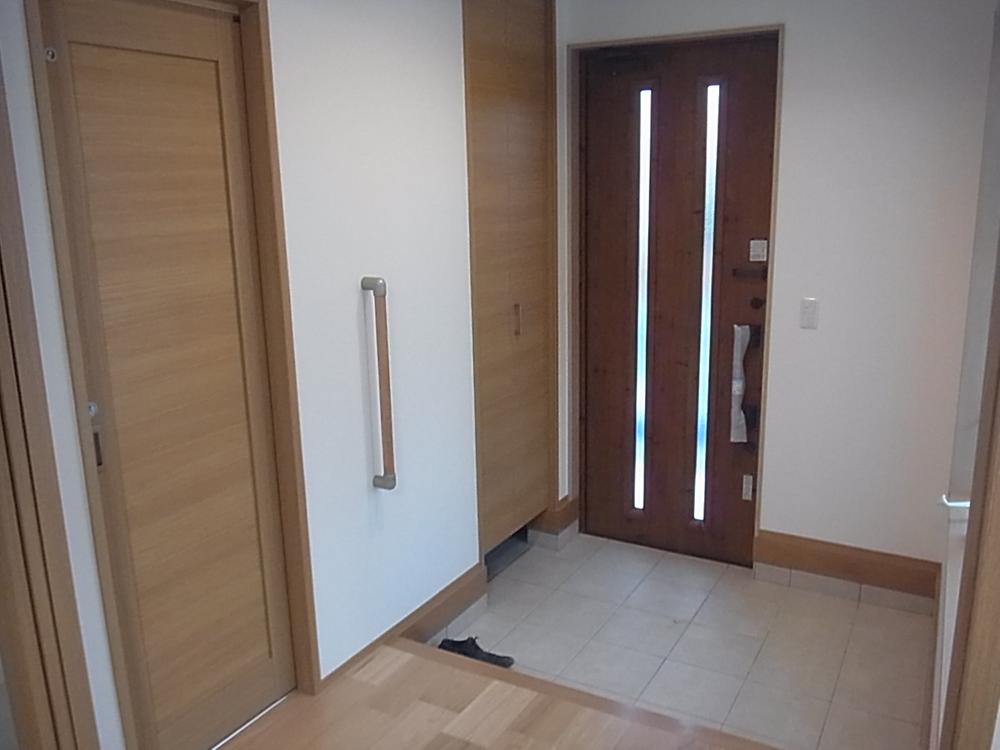 Entrance. Local (11 May 2013) Shooting