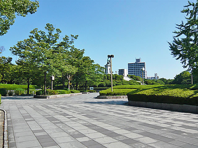 park. 350m to East Park (park)