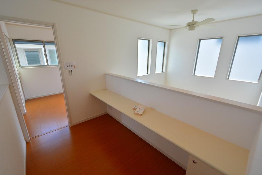 Same specifications photos (Other introspection). Counter example of construction of the same specification