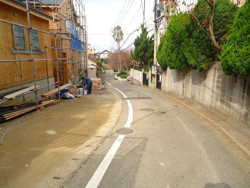 Local photos, including front road. Frontal road