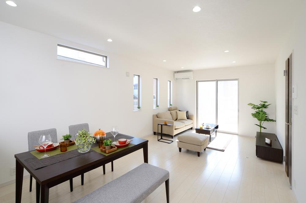 New furniture ・ illumination ・ All rooms have double-glazing, air-conditioned. New furniture ・ illumination ・ Air-conditioned