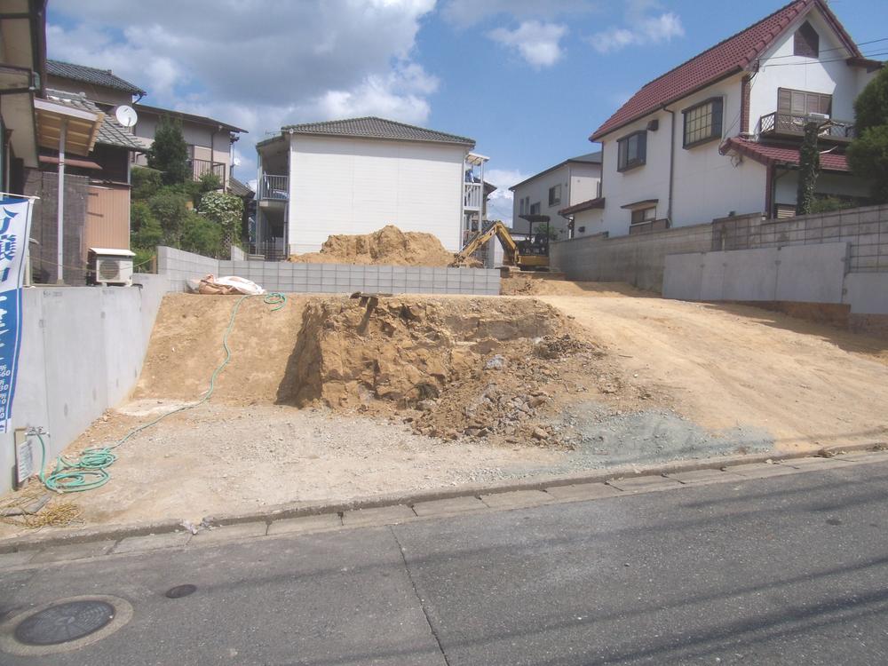 Local photos, including front road. Local (September 2013) shooting photos