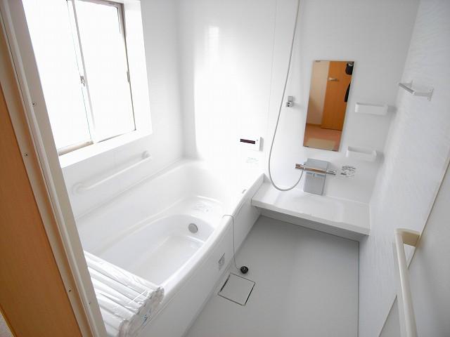 Bathroom. ※ The photograph is a property of the same manufacturer and construction.