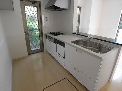 Kitchen. ※ The photograph is a property of the same manufacturer and construction.