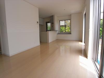 Living. ※ The photograph is a property of the same manufacturer and construction.