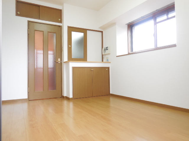 Living and room. Day good