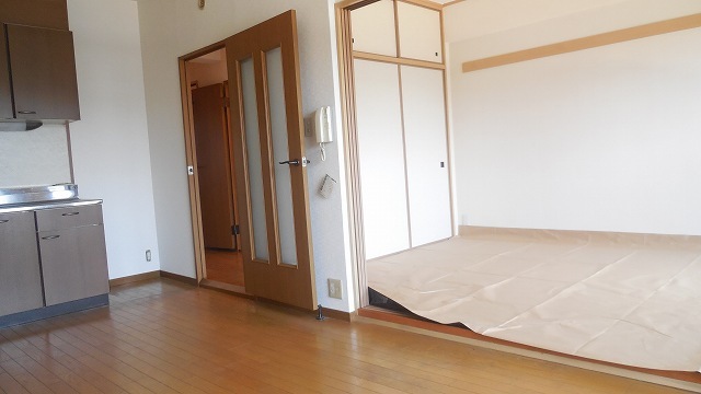 Other room space. Sunny