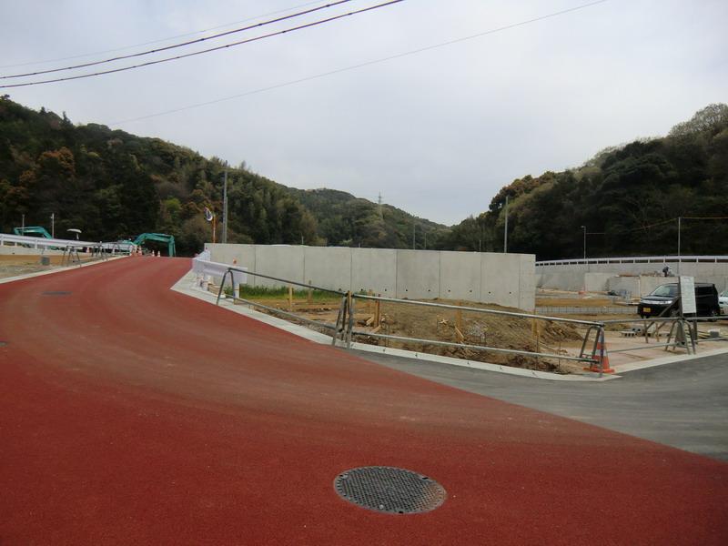 Local photos, including front road. Local (April 2013) Shooting