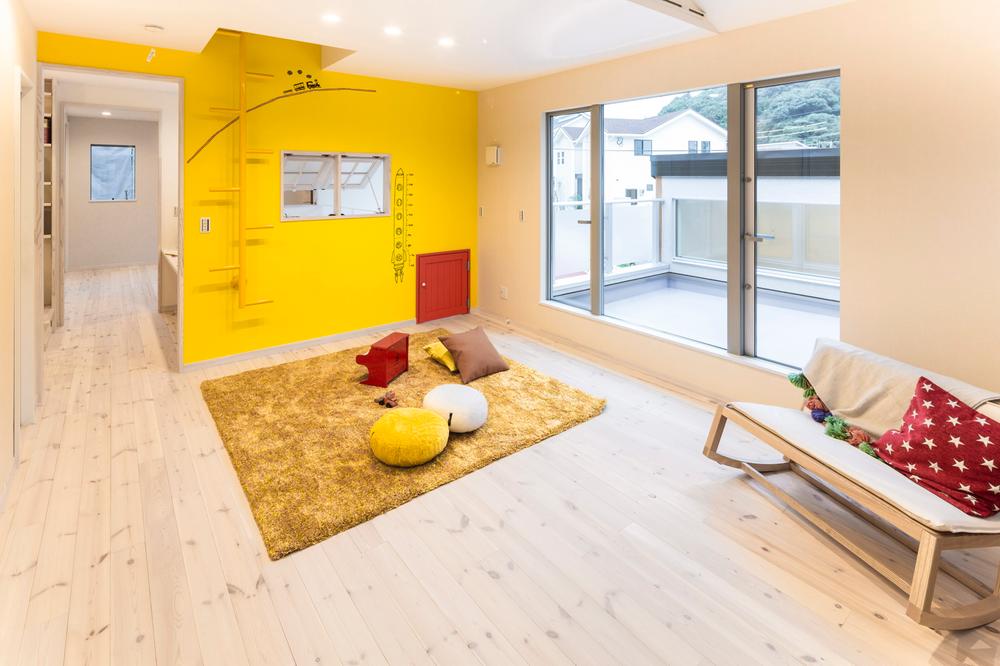 Building plan example (introspection photo). Thrilled to become nursery. In the south daylighting, Daytime is bright and comfortable even if there is no lighting! But it is a point to live in energy conservation.