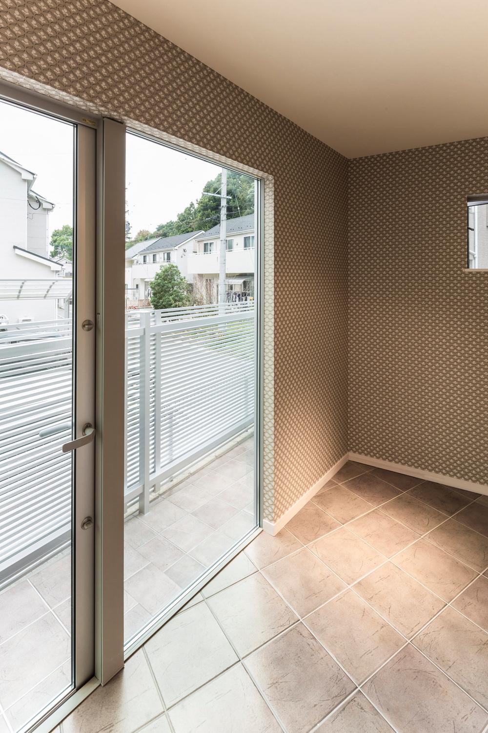 Building plan example (introspection photo). The hotel's laundry field pollen in the kitchen next to also do not even care about air pollution the "Sun Room". Tiled floors Ya, Also it will be fun to hang out your laundry to the pretty wallpaper.