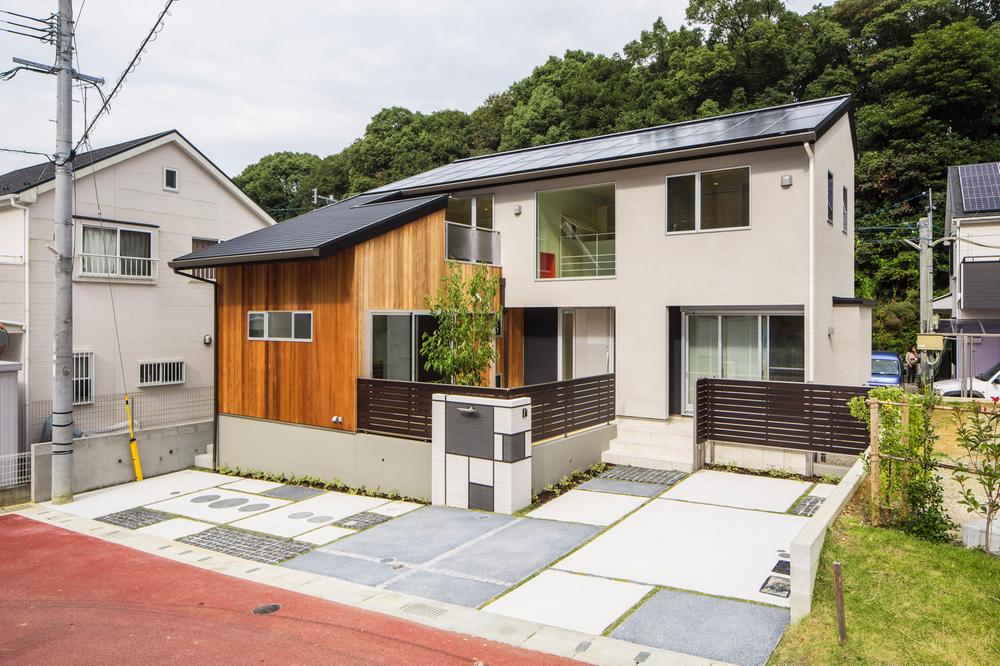 Building plan example (exterior photos). Strong in disaster home. Ultra Smart House! Including sunlight, Storage battery, Rainwater tank, Visualization etc. of electricity usage . of course, It stuck to the ease-of-use. It offers tours on site.