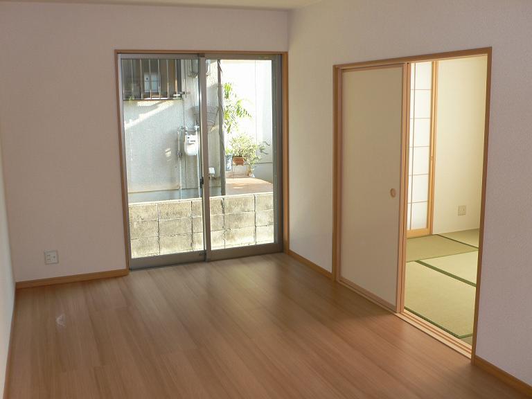 Living. Same specifications image