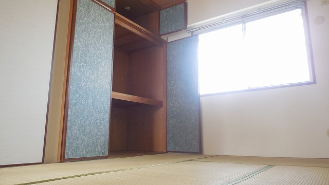 Other room space. Plenty of storage