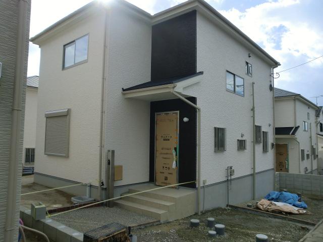 Local photos, including front road. (December 2013) Shooting