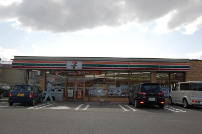 Convenience store. Seven-Eleven (convenience store) to 400m