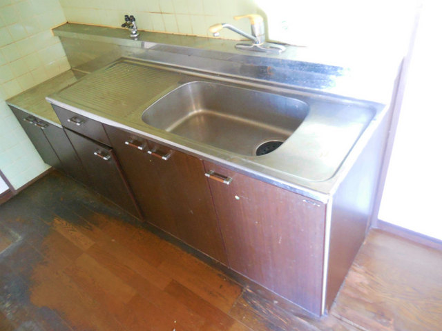 Kitchen. Spacious kitchen