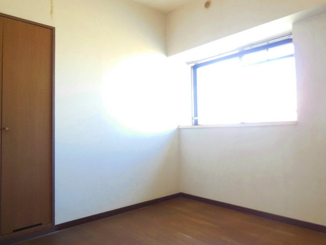 Living and room. There are Western-style rooms