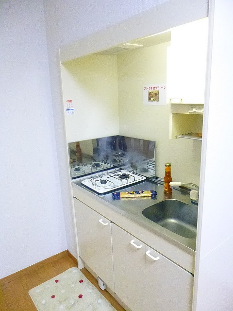 Kitchen. Two-burner stove