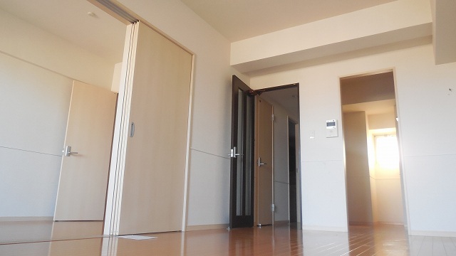 Living and room. Wide alongside LDK