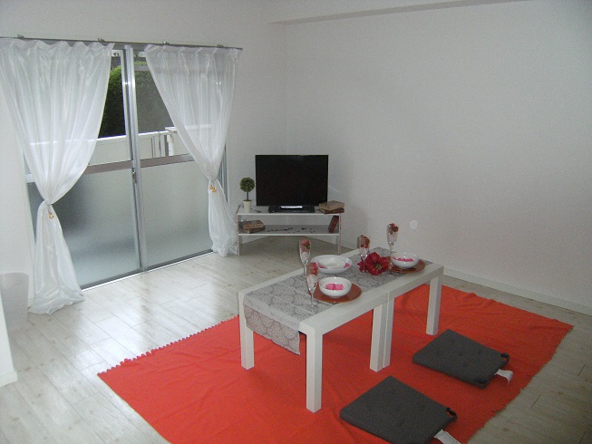 Living and room. It was spacious change in 17 quires of LDK by connecting with the LDK next to the Western-style.