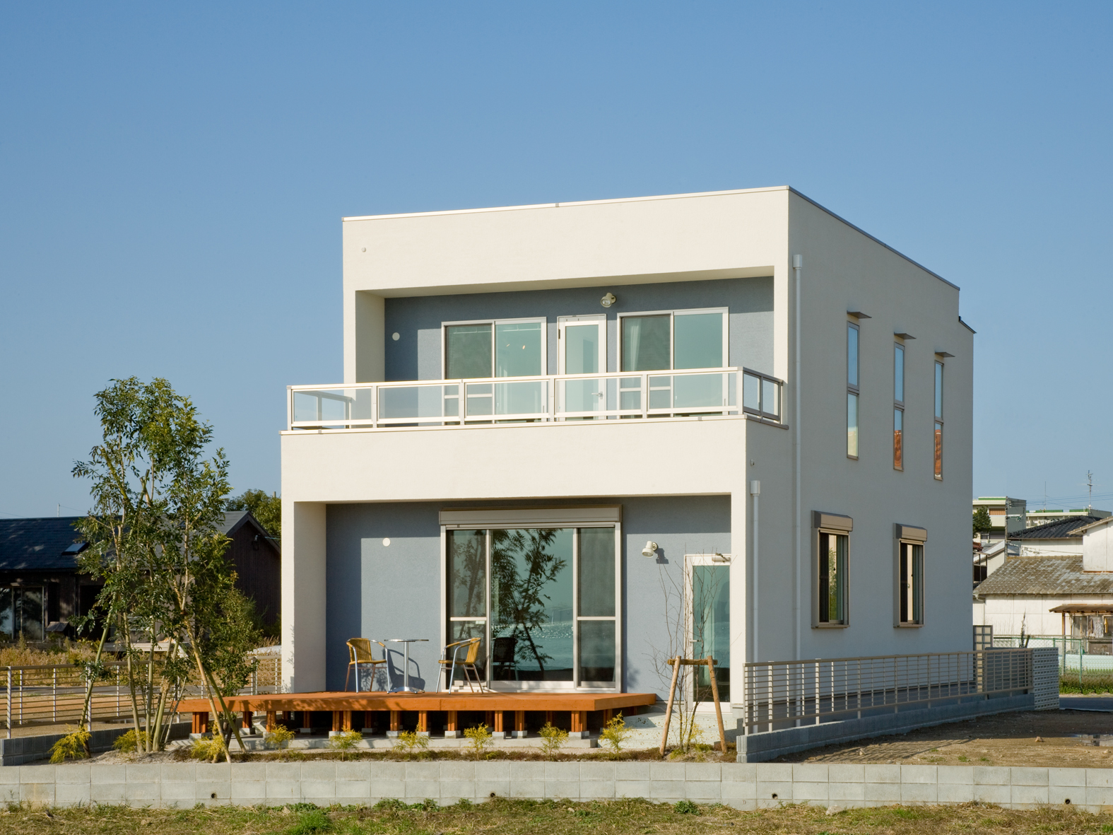 Model house photo. Local model house (Sat. ・ Day ・ Congratulation, In the finished tours held) The living room and wood deck located on the south side of good per sun, Also Saitozaki unique to enjoy while staying ocean view in the house (December 2010 shooting from the sea side)