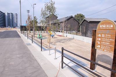 Local land photo. Equipped also park in the subdivision. Local (February 2012) Shooting