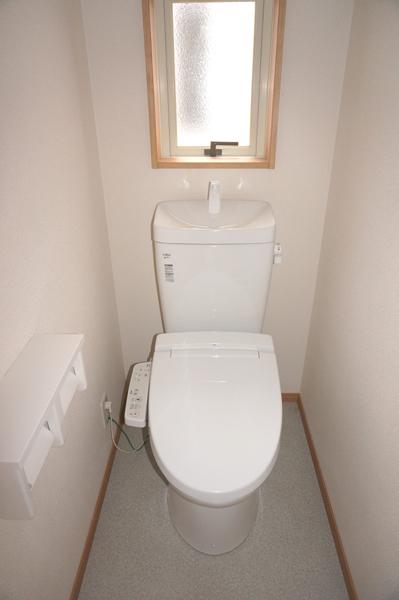 Toilet. Indoor (12 May 2013) Shooting