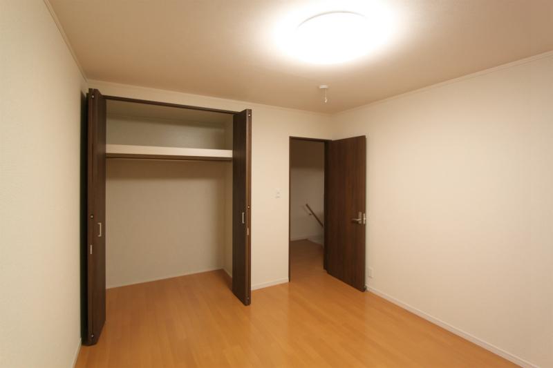 Non-living room. The photograph is a property of the same manufacturer and construction