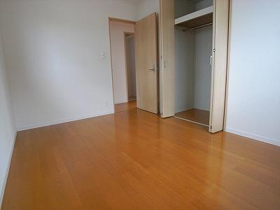 Non-living room. The photograph is a property of the same manufacturer and construction