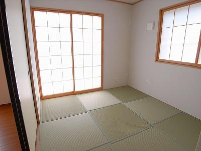 Non-living room. ※ The photograph is a property of the same manufacturer and construction.