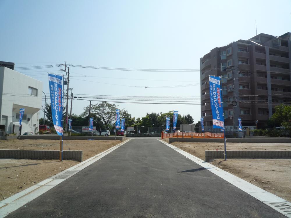 Local photos, including front road.  ◆ Readjustment has been developed subdivision ◆