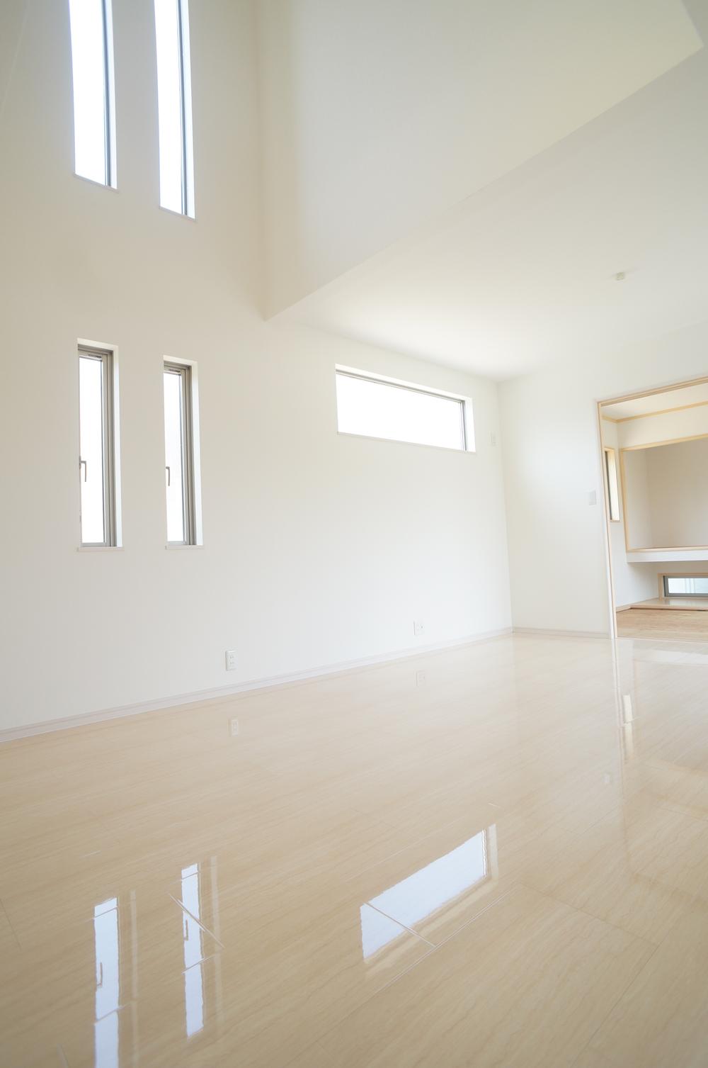 Building plan example (exterior photos).  ◆ Model House Interior photo ◆