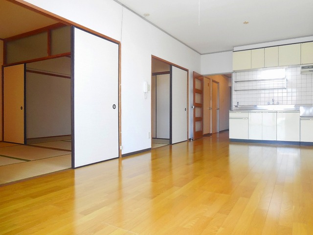 Living and room. There is a feeling of freedom