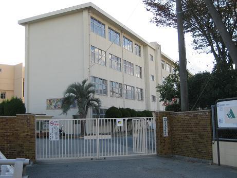 Junior high school. Tatara 1100m to the center junior high school