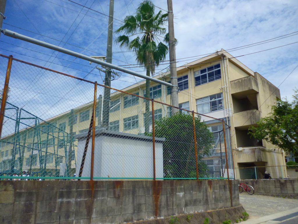 Junior high school. 761m to Kashii second junior high school (junior high school)